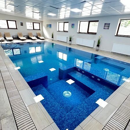 Hotel Class Brezoi Kültér fotó
