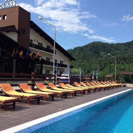 Hotel Class Brezoi Kültér fotó