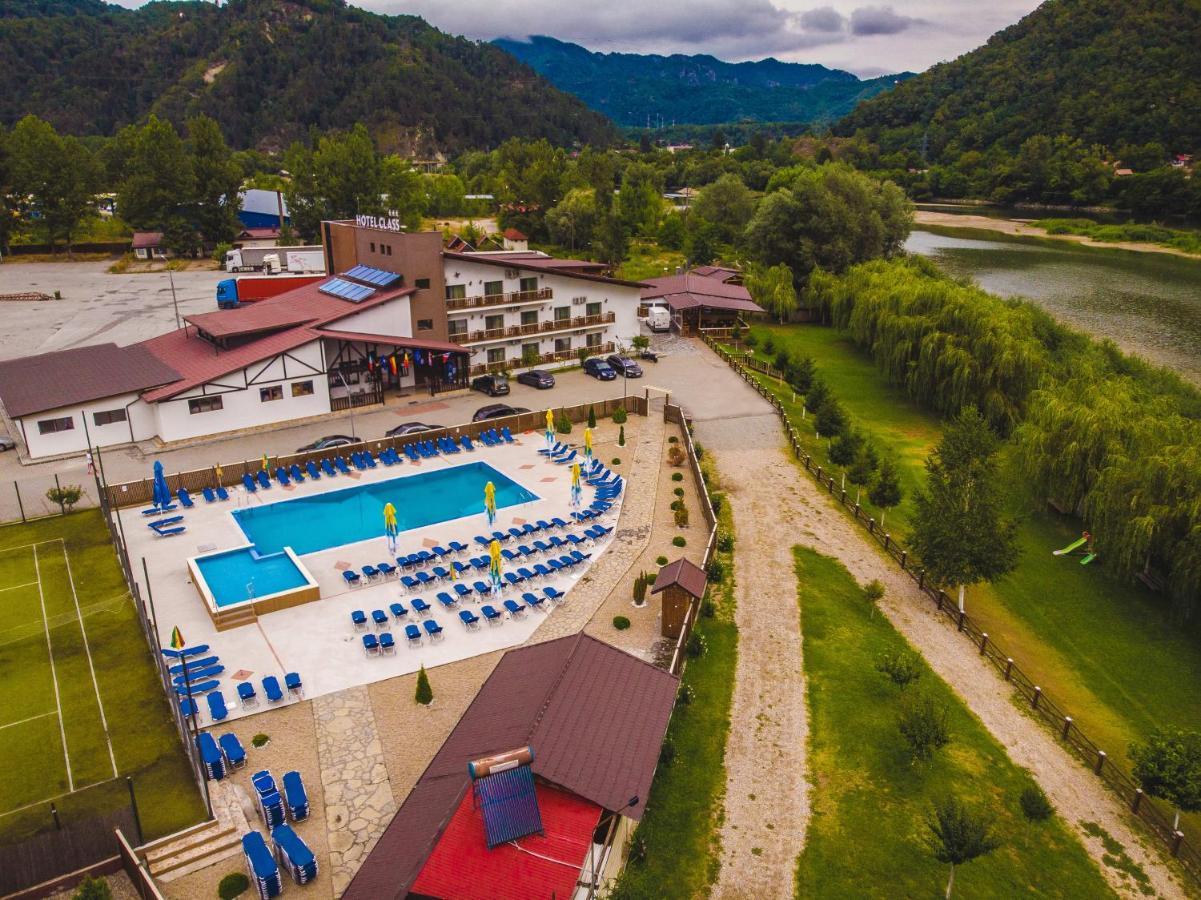 Hotel Class Brezoi Kültér fotó