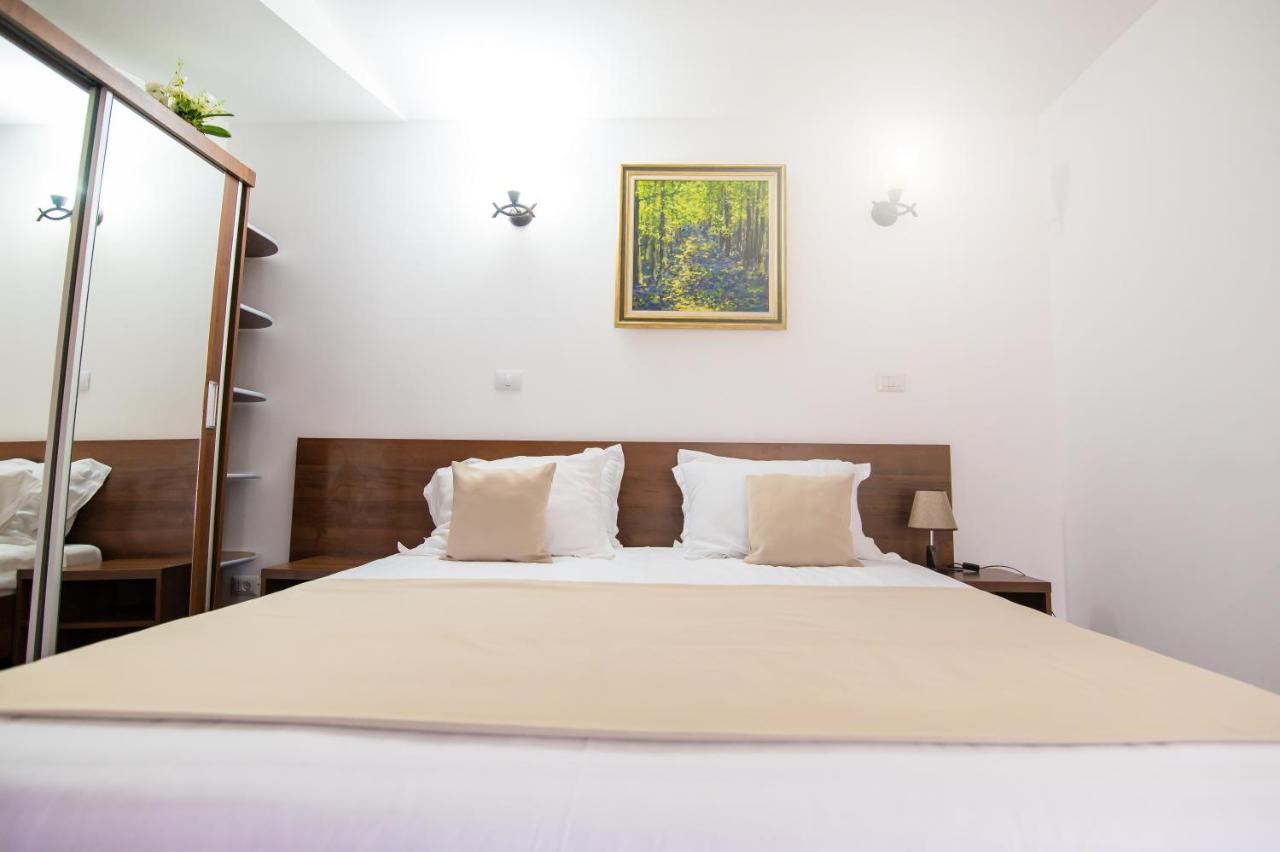 Hotel Class Brezoi Kültér fotó