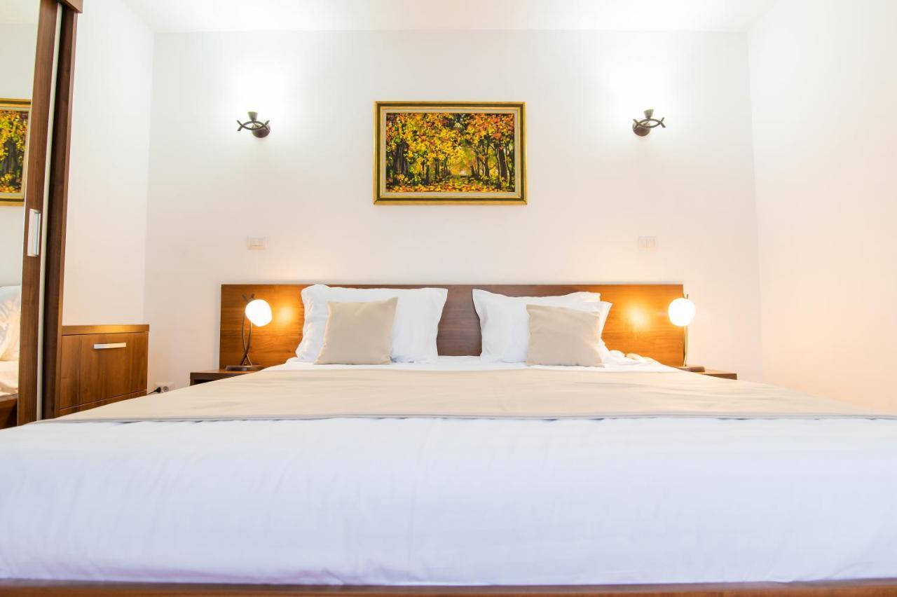 Hotel Class Brezoi Kültér fotó