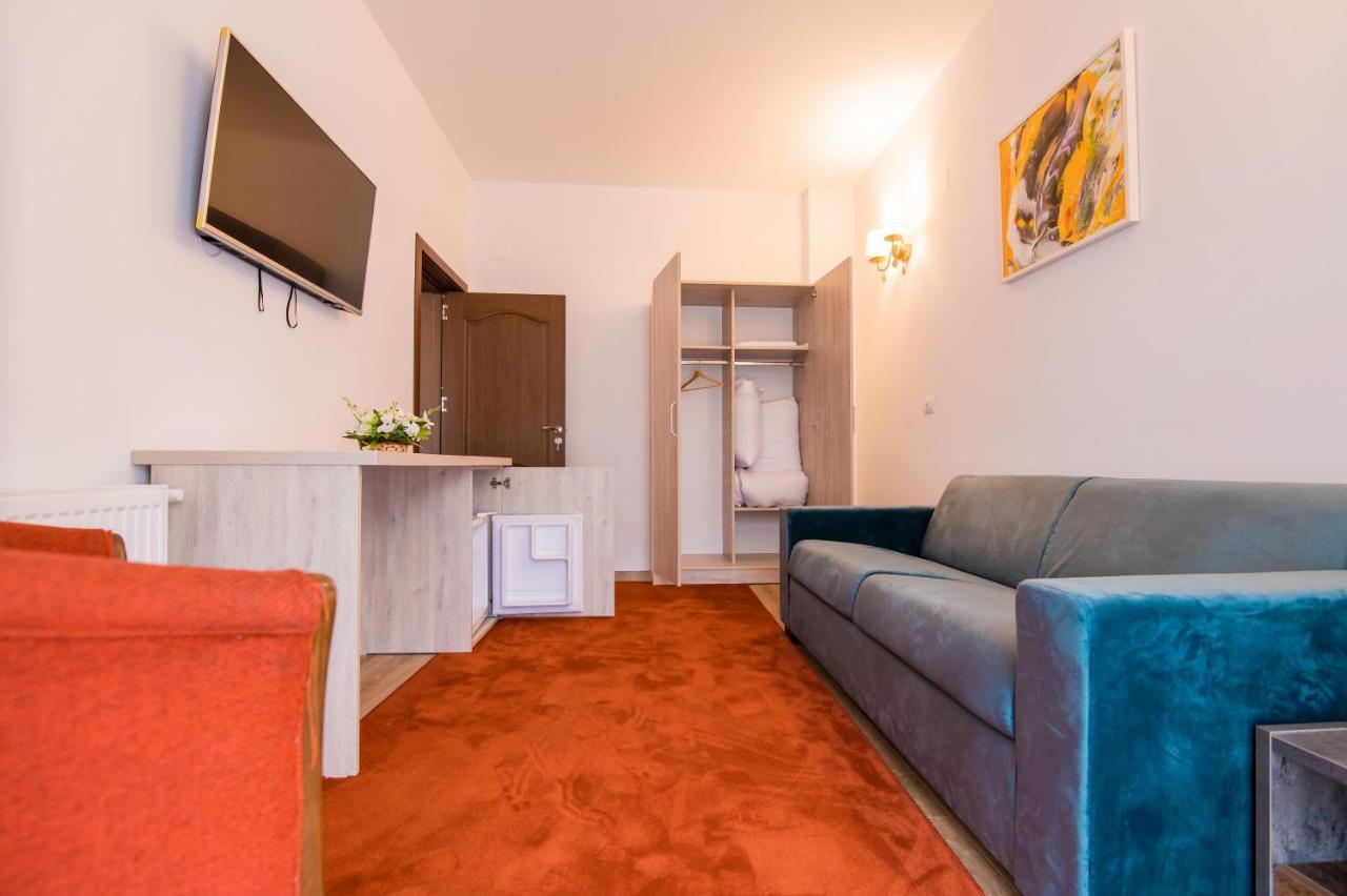 Hotel Class Brezoi Kültér fotó
