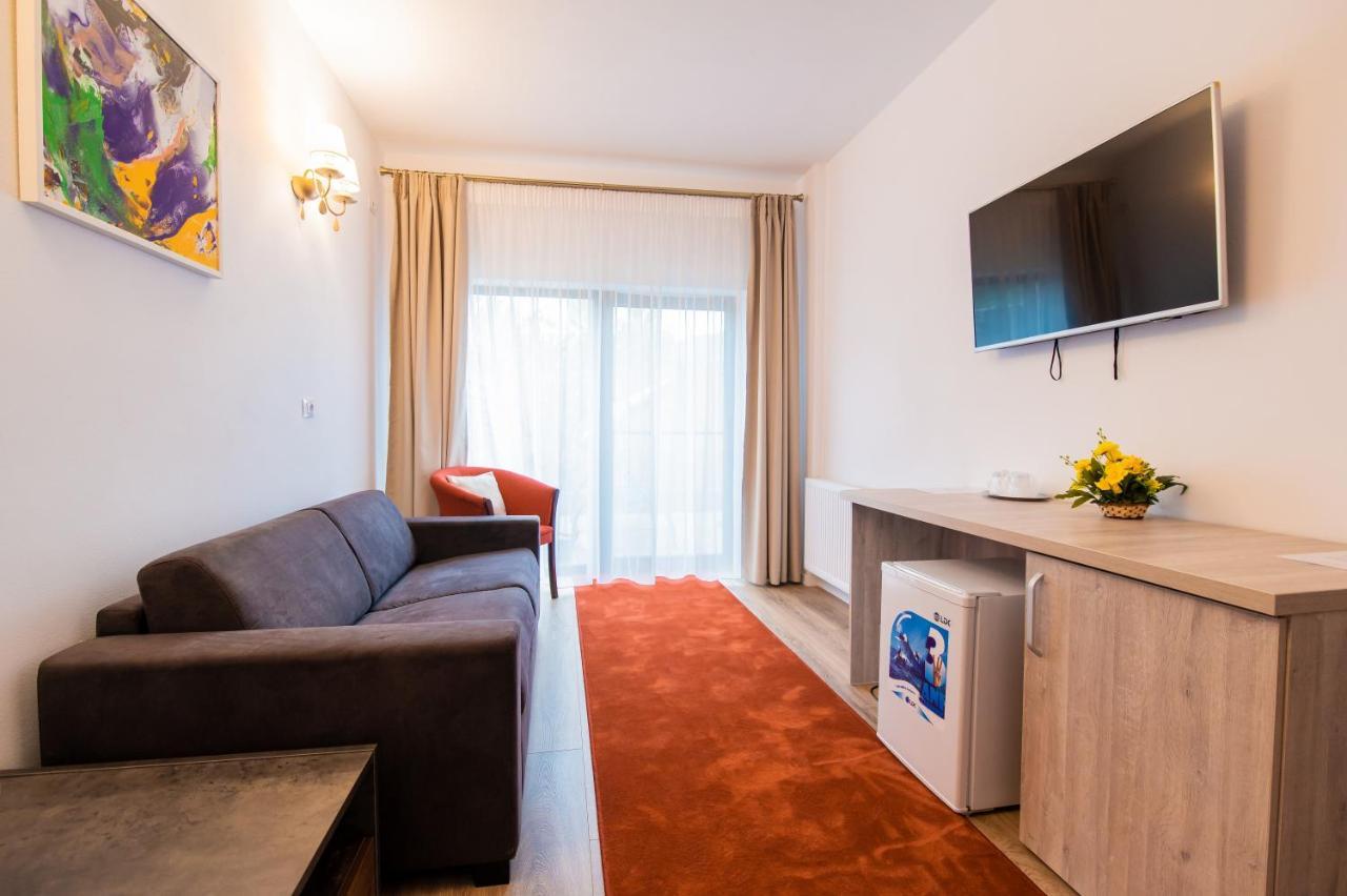 Hotel Class Brezoi Kültér fotó