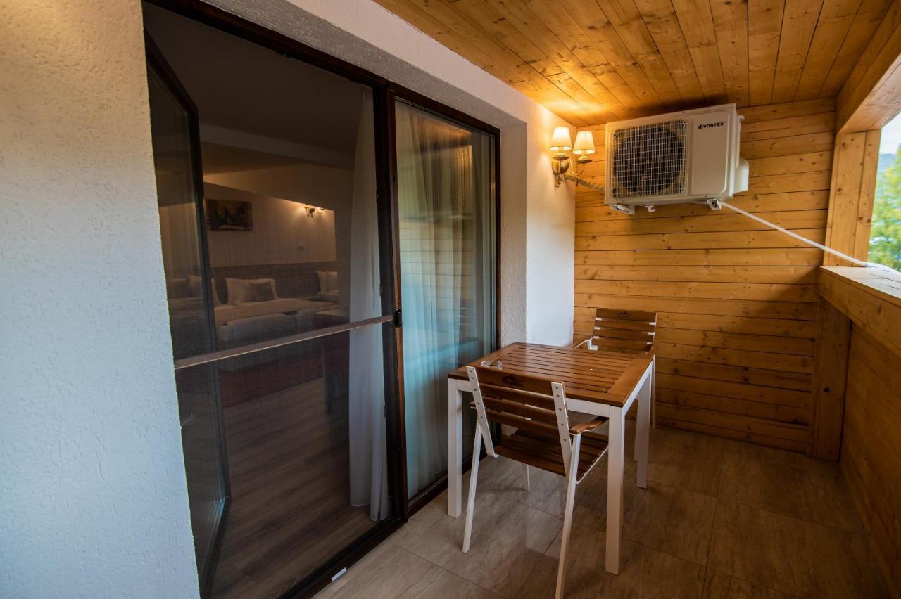Hotel Class Brezoi Kültér fotó