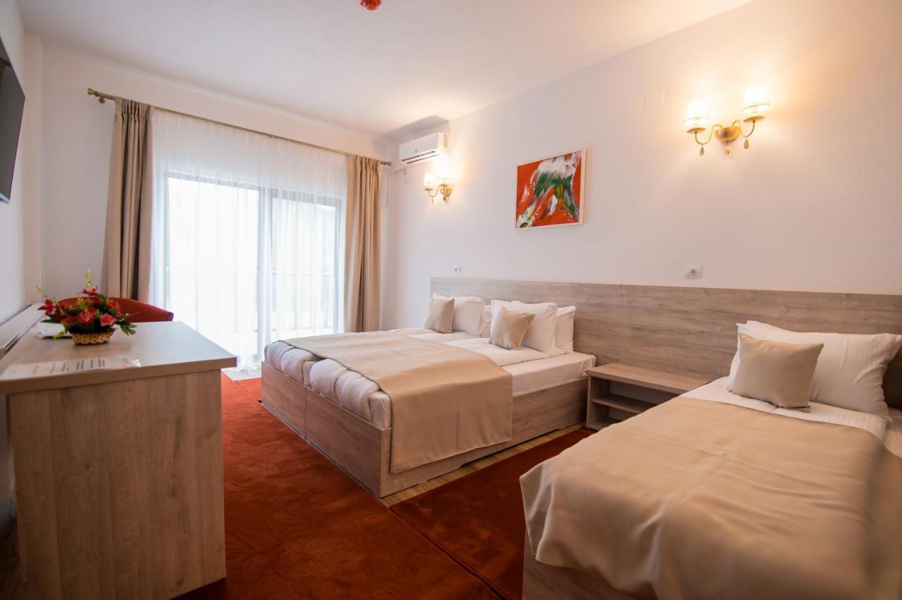 Hotel Class Brezoi Kültér fotó