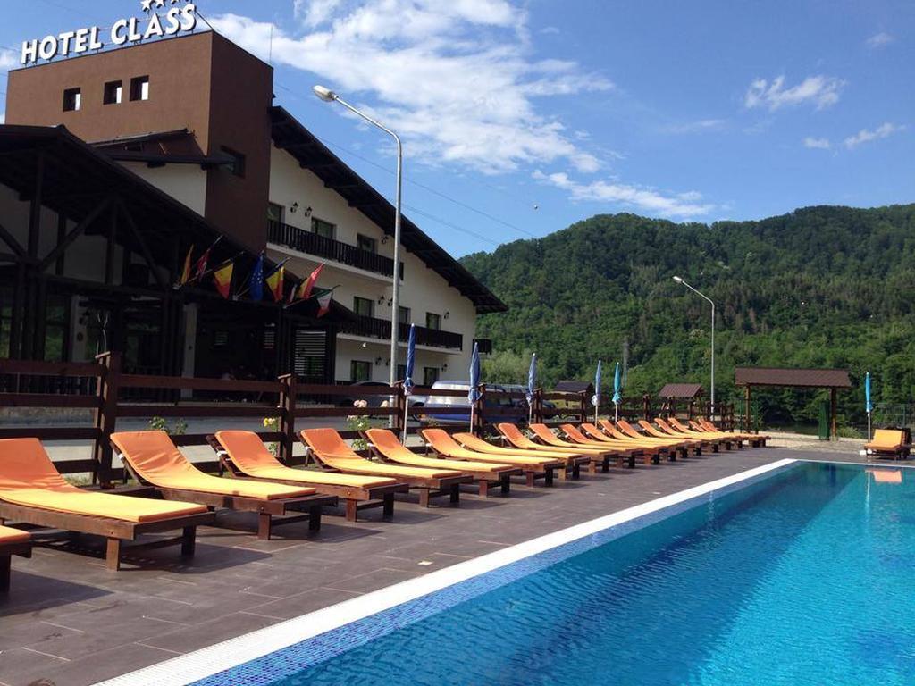 Hotel Class Brezoi Kültér fotó